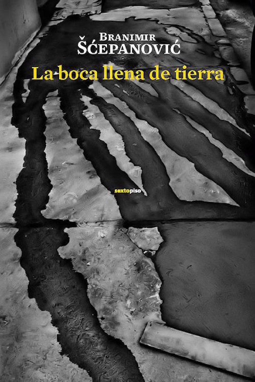 La boca llena de tierra