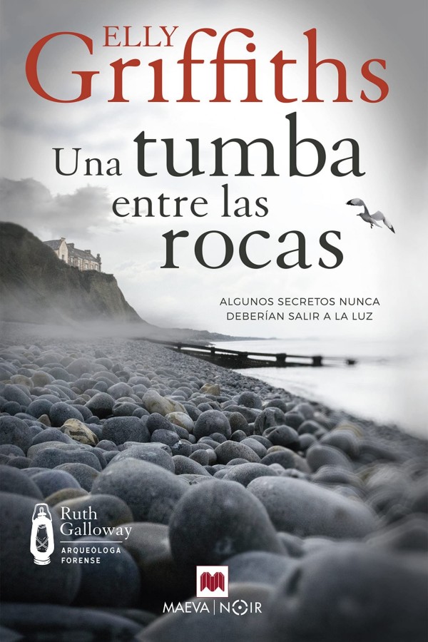 Una tumba entre las rocas